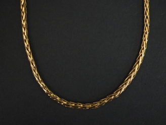 Vente aux enchères 	Collier articulé en or jaune, maille palmier disposée en chute. Long.