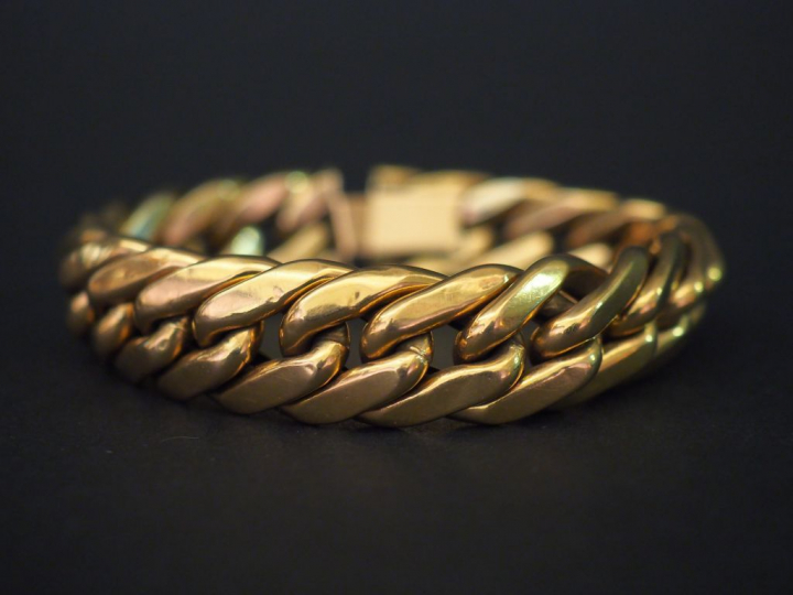 Bracelet articulé en or jaune, maille gourmette. Long. 18,5 cm Poids. 