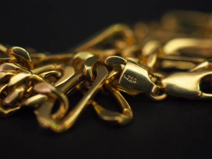 Grand sautoir en or jaune, maille figaro. Long. 69 cm Poids. 42,02 g