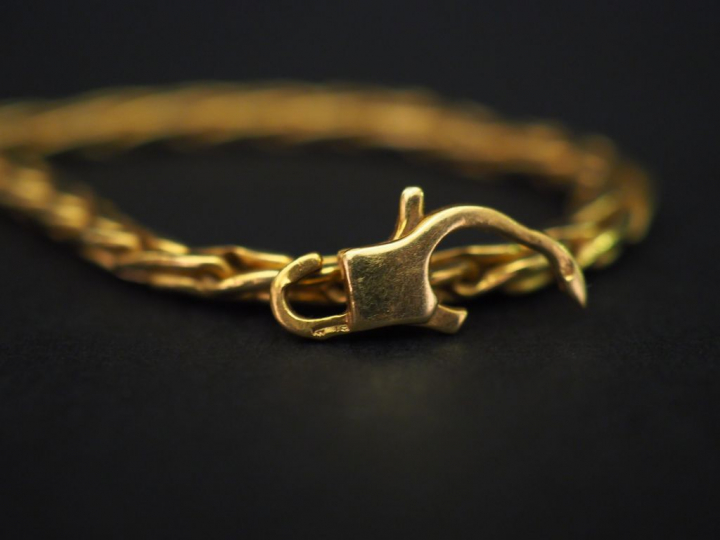 Collier articulé en or jaune, maille plate palmier. Long. 43 cm Poids.