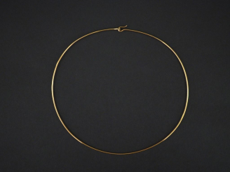 Vente aux enchères Collier rigide ras de cou en or jaune. Diam. 12,5 cm Poids. 12,17 g