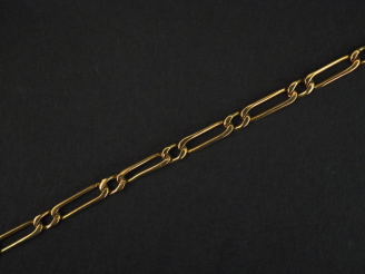 Vente aux enchères 	Bracelet souple en or jaune, maille figaro. Long. 20 cm Poids. 4,60 g