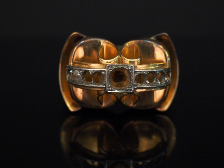 Monture de bague de style 1940 en or jaune et platine.  TDD. 51 Poids 