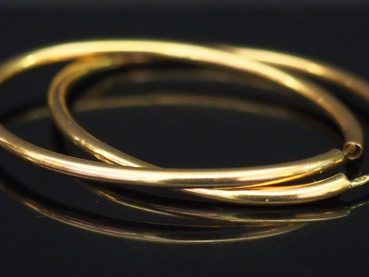 Paire de créoles ovales en or jaune. Long. 4 cm Poids. 2,48 g