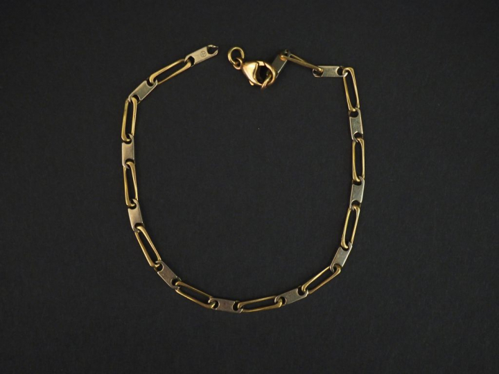 Bracelet articulé deux tons d’or. Long. 19 cm Poids. 6,69 g  (fermoir 