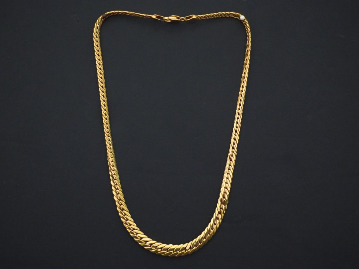 Collier articulé en or jaune, maille anglaise disposée en chute. Long.