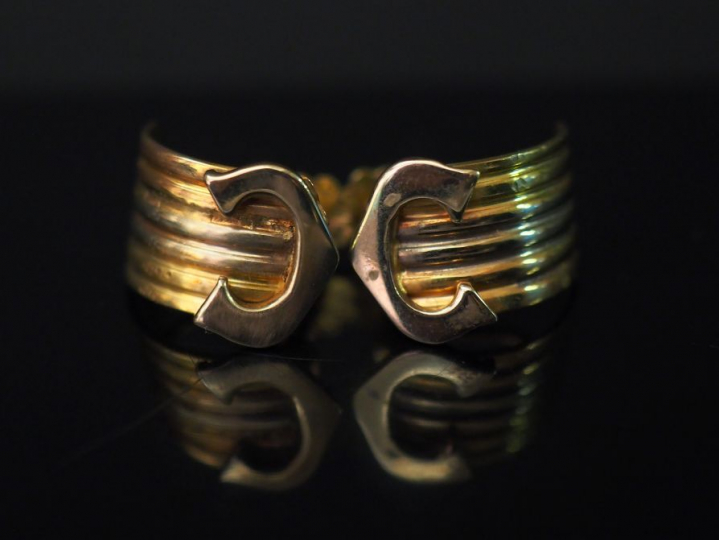 	CARTIER (dans le goût de) Paire de clips d’oreilles trois tons d’or, 