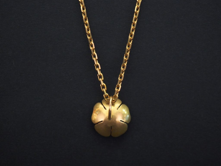 Collier en or jaune, maille forçat, à décor d’un pendentif en or jaune