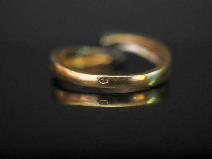 MODIANI Bague moderne deux tons d’or, sertie en son centre d’un diaman