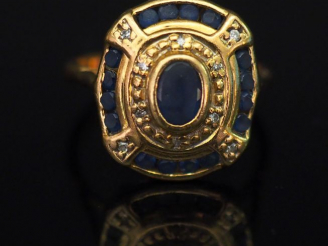 Vente aux enchères Bague de style Art déco en or jaune, sertie de petits éclats de diaman