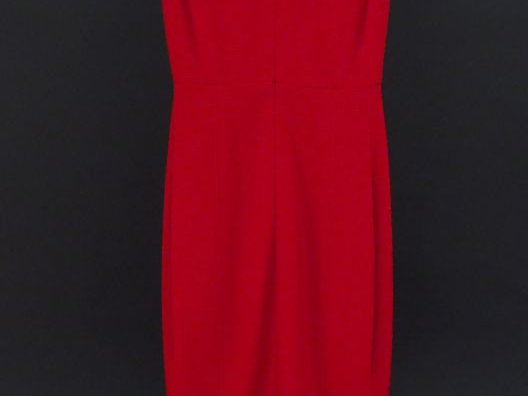 CHANEL Robe à col, sans manche rouge. Deux poches au niveau de la poit