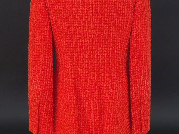 CHANEL Veste à col en tweed rouge et rose en laine (54%), soie (41%) e