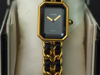 Vente aux enchères CHANEL Montre bracelet de dame, modèle Première, 1987. Boitier de form