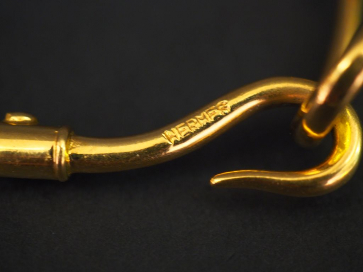 HERMES, Paris. Bracelet modèle Jumbo en cuir naturel.  Fermoir en méta