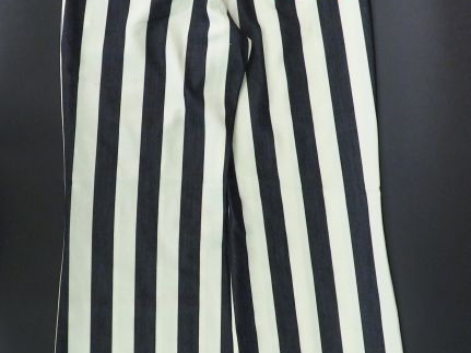 	MOSCHINO Cheap and chic. Pantalon large, à motifs de couleur sur fond