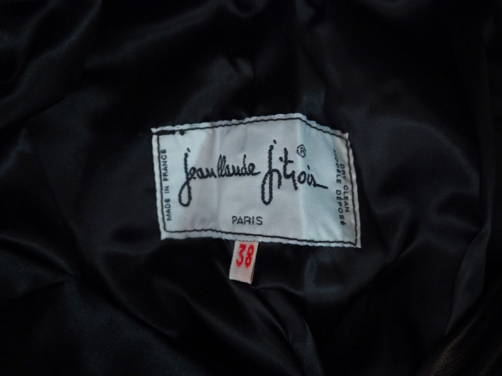 Jean-Claude JITROIS Pantalon évasé en cuir noir.  Cinq poches. Braguet