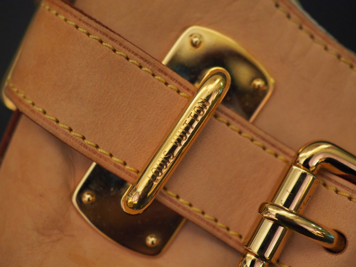 Louis VUITTON Sac porté épaule, modèle "Greta" en toile monogrammée po