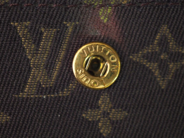	Louis VUITTON Portefeuille en toile monogrammée. Intérieur cuir.  Com