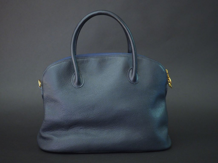 	LONGCHAMP Sac à main en cuir bleu. Double anses, fermeture à zip.  Ba