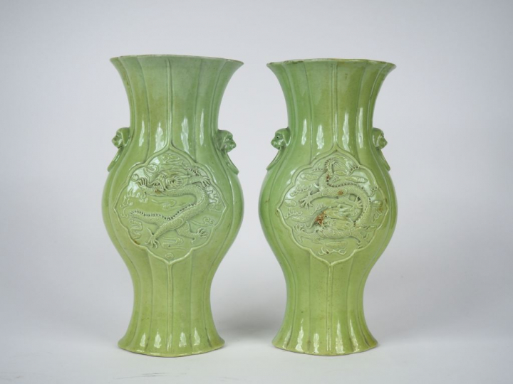 Paire de vases à panse godronnée en biscuit émaillé vert pomme, fineme