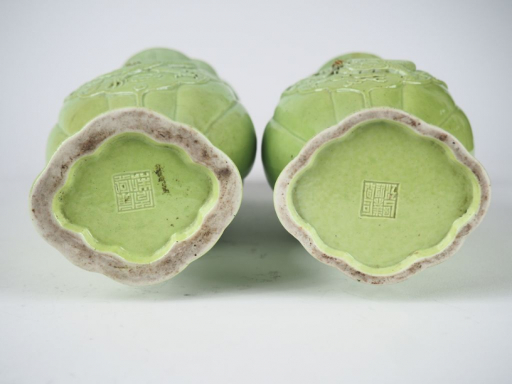 Paire de vases à panse godronnée en biscuit émaillé vert pomme, fineme