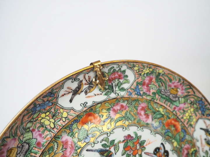 Eléments d'un service en Canton comprenant un grand plat ovale, un pla