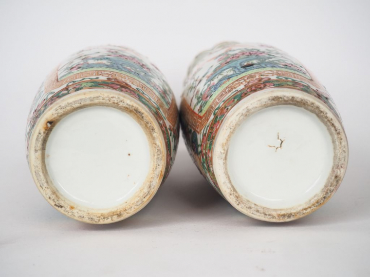 Paire de vases balustres en porcelaine de Canton, décor de faisans, de