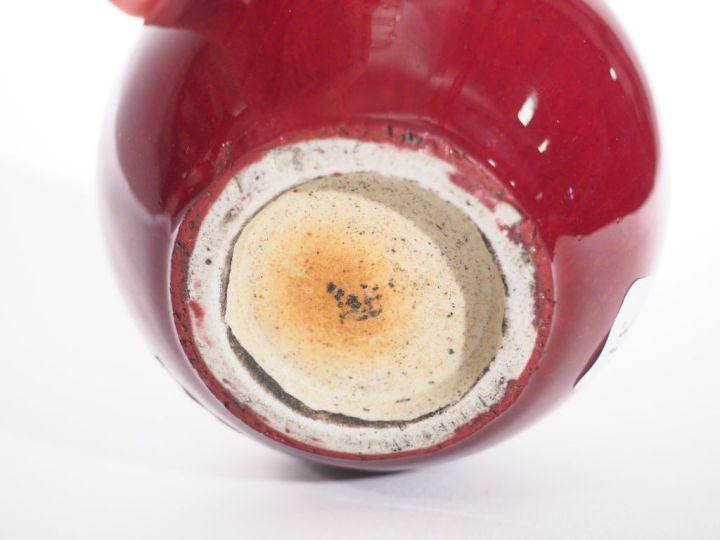 Chine, vers 1880,  Godet de peintre en biscuit et émail sang de bœuf H