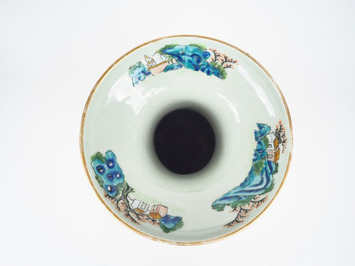 Important vase en porcelaine de Canton en émaux de la famille rose, fi
