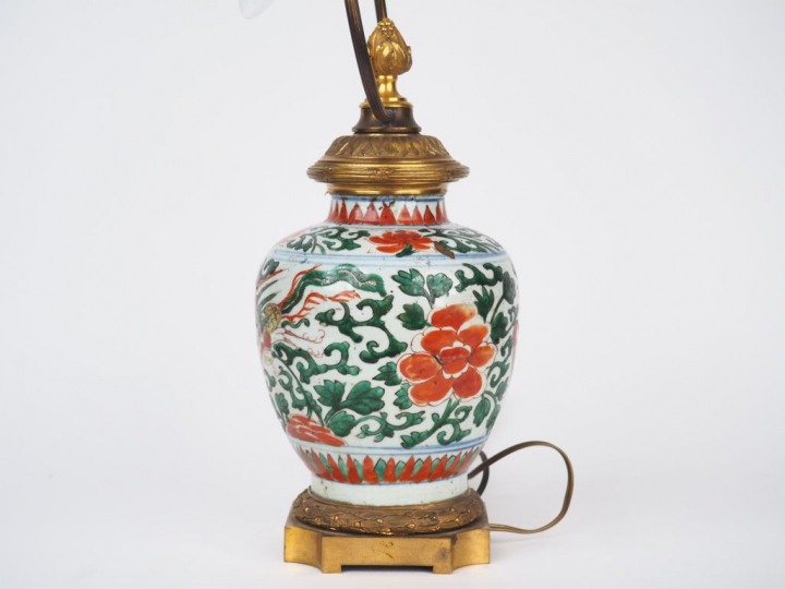 Chine, XVIIe siècle, Petite potiche en porcelaine, famille verte, déco