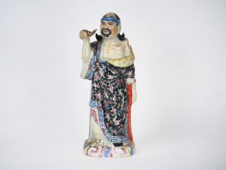 Vente aux enchères Statuette en porcelaine et émaux famille rose l'une représentant "Baxi