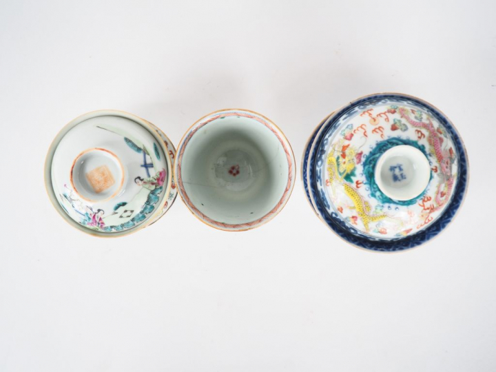 Chine, XIX siècle,  Ensemble comprenant :  - une coupe couverte avec s