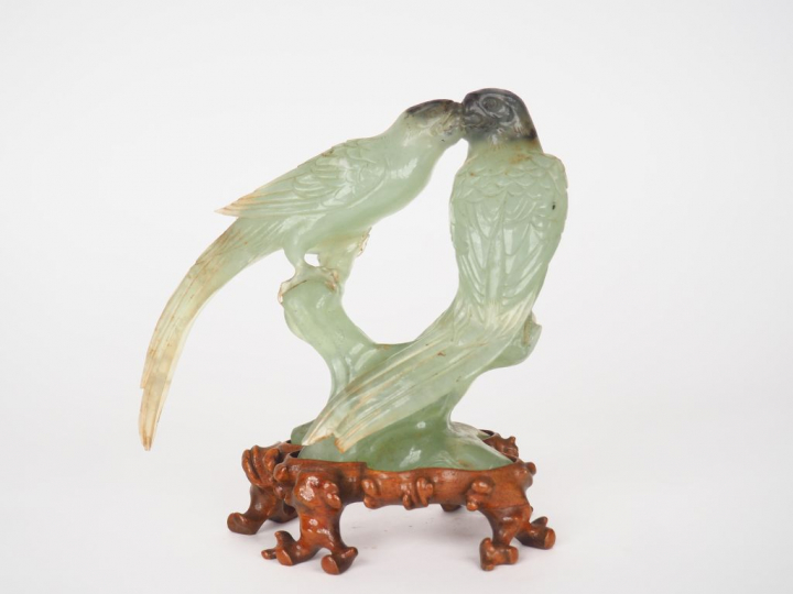 Couple de perruches en serpentine céladon  Chine vers 1950 H. 14 cm  (