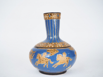Vente aux enchères Vase pansu à col évasé en terre cuite vernissée de Bien Hoa, décor en 