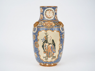 Vente aux enchères Vase balustre en terre cuite vernissé Bien Hoa, décor d'un laotien, de
