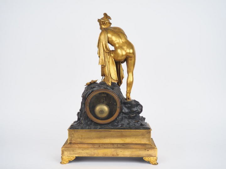 Pendule XIXème en bronze patiné et doré, figurant une allégorie de Mer