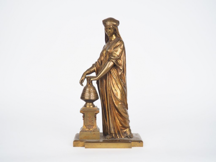 Eutrope BOURET. "Porteuse d'eau". Sculpture en bronze à double patine.