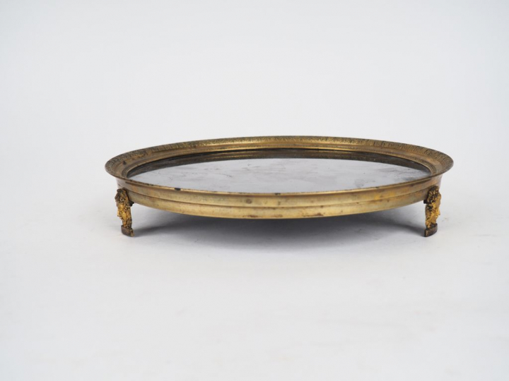 Centre de table de style Restauration en bronze et verre fumé.