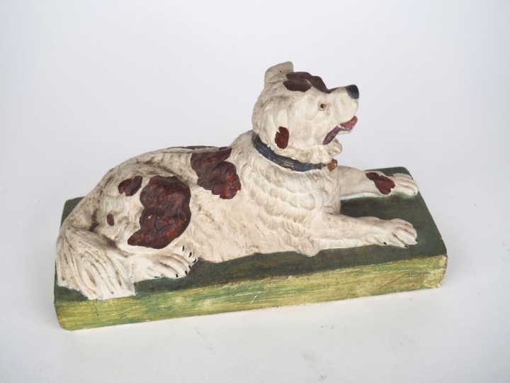 Tirelire début XXème en bois et plâtre polychrome figurant un Saint Be