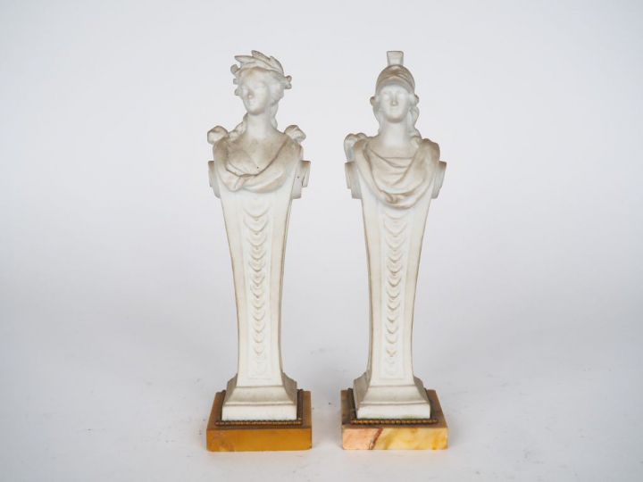 Paire de sujets en biscuit figurant des personnages antiques en gaine,