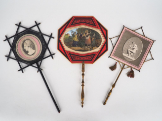 Vente aux enchères Suite de trois écrans de chaleur Napoléon III.