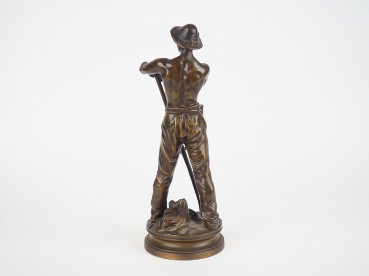 GAUDEZ. "Le faucheur".  Sculpture en bronze à patine brune, signée. H.