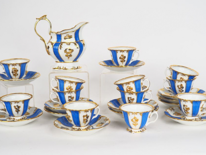 Service à thé Napoléon III en porcelaine de Paris, bleue, blanche et d