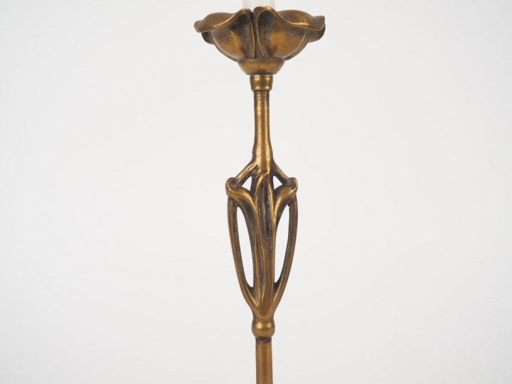 Pied de lampe de style Art Nouveau en bronze en forme de fleur, fût aj
