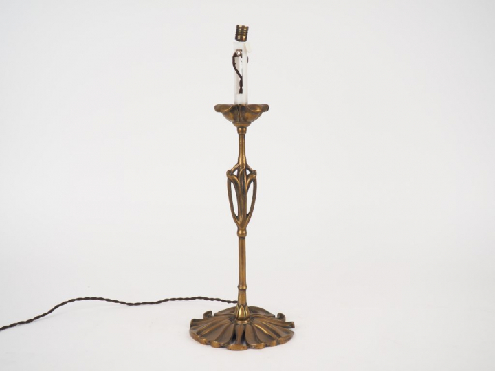 Pied de lampe de style Art Nouveau en bronze en forme de fleur, fût aj
