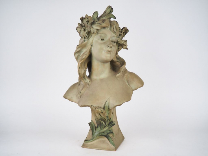 A. BRUYLS.  "Allégorie de flore". Sculpture Art nouveau en terre cuite