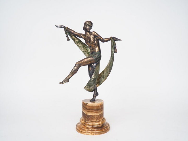 "Danseuse au foulard", sculpture Art Déco en bronze polychrome sur un 