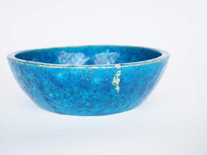 LACHENAL. Coupe en céramique bleu turquoise. Signée Dim. 7 x 23,5 cm. 