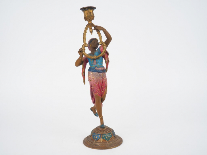 Bougeoir début XXème en métal polychrome figurant une jeune orientale 