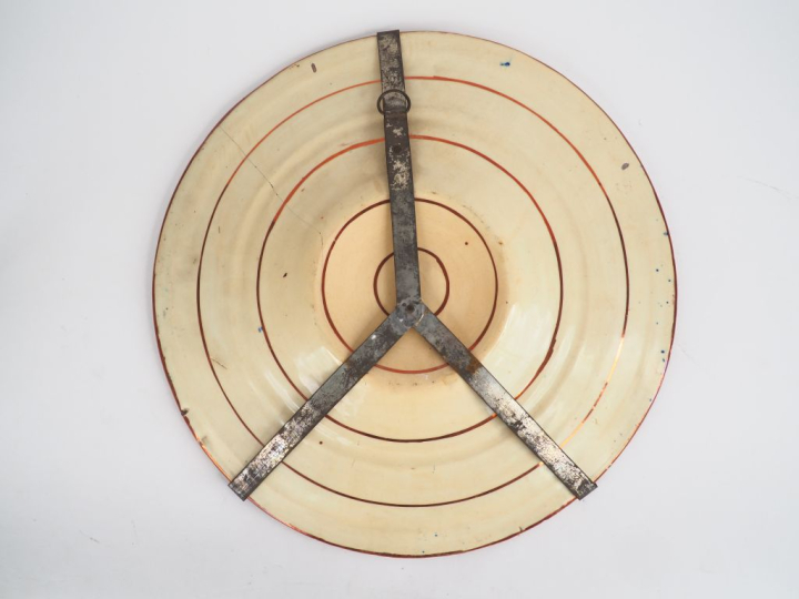 Grand plat hispano mauresque en faïence lustrée, à décor irisé de feui